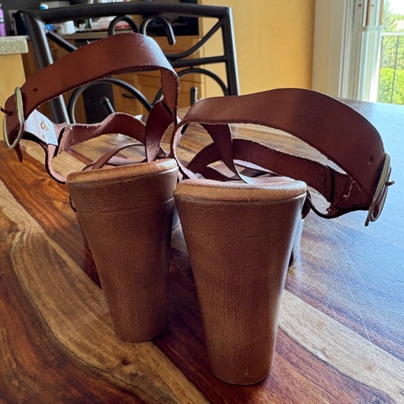 David Tyler Leather Sandals - Picture 4 of 8